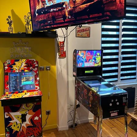 Game Zone 6 Max Center Parking Wifi 2 Jacuzzi * Magenta