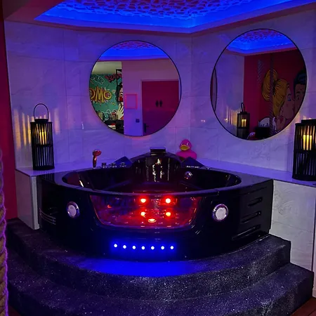 Game Zone 6 Max Center Parking Wifi 2 Jacuzzi Appartement *